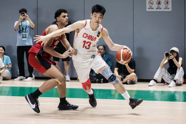 表现积极！王洪泽8中4拿到11分2板3助1断&抢到2个前场板
