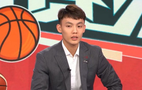 徐杰谈解说首秀：比打球还累 看赛事  时会思考如果是自己会怎么做