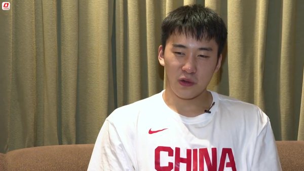 王俊杰：中国男篮每场都是拼出来的 大哥们都给了我很多建议