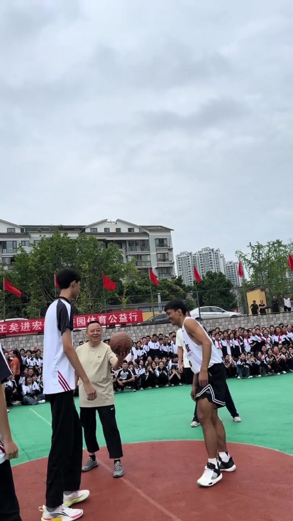 矣进宏社媒晒野运动活动    场  打球：努力在天赋面前真的一文不值