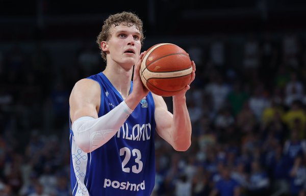 马尔卡宁：FIBA赛事  比NBA更剧烈   但NBA规则下赛事  更顺畅
