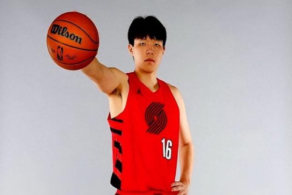 杨瀚森回国准备比赛  亚洲杯的消息! 成为热点! 中国男篮内线受伤  比较多