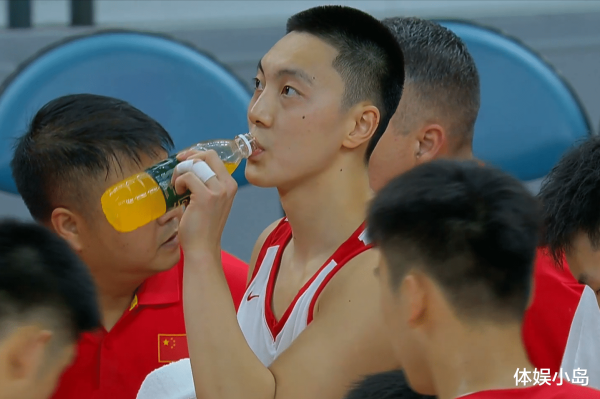 中国男篮28分大胜, 赵睿3记三分, 胡金秋4人积分  上双