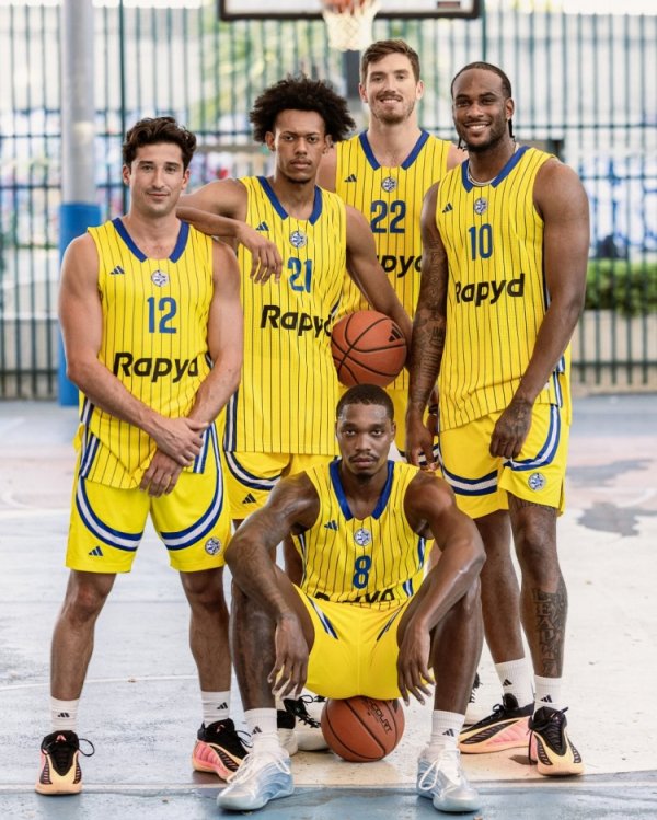 马卡比特拉维夫晒新赛季运动活动    服  上身照！5名球员中4人有NBA经历！