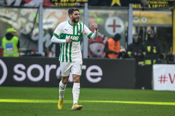 格罗索：贝拉尔迪膝盖有点小问题，我们决定不让他冒险出战