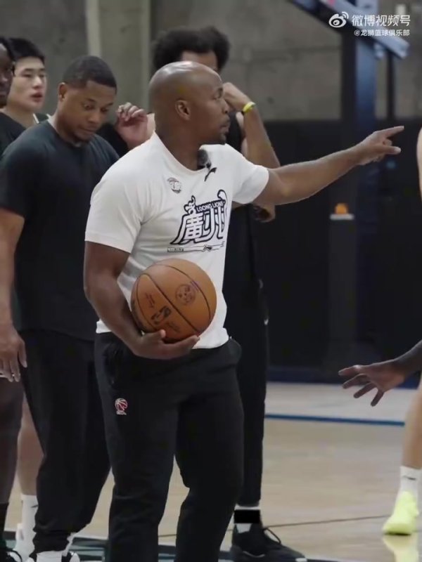 首场NBA季前赛全力出击 篮球赛 激战一触即发! 首场NBA季前赛全力出击 篮球赛 激战一触即发!