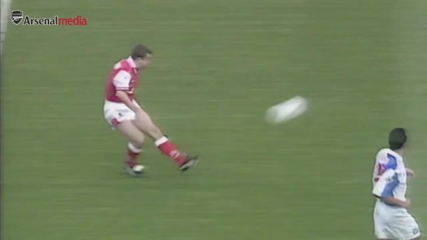 传奇的开始！29年前的今天温格执教枪手首秀，阿森纳2-0布莱克本