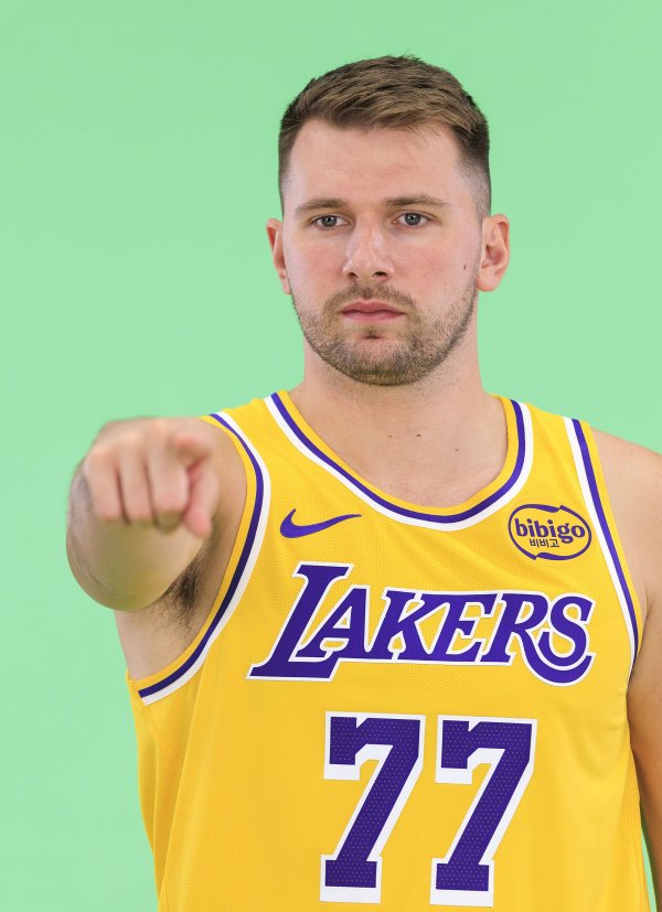 东契奇组织团建！艾顿：球队明星赛来照看队伍 我也是第一次经历