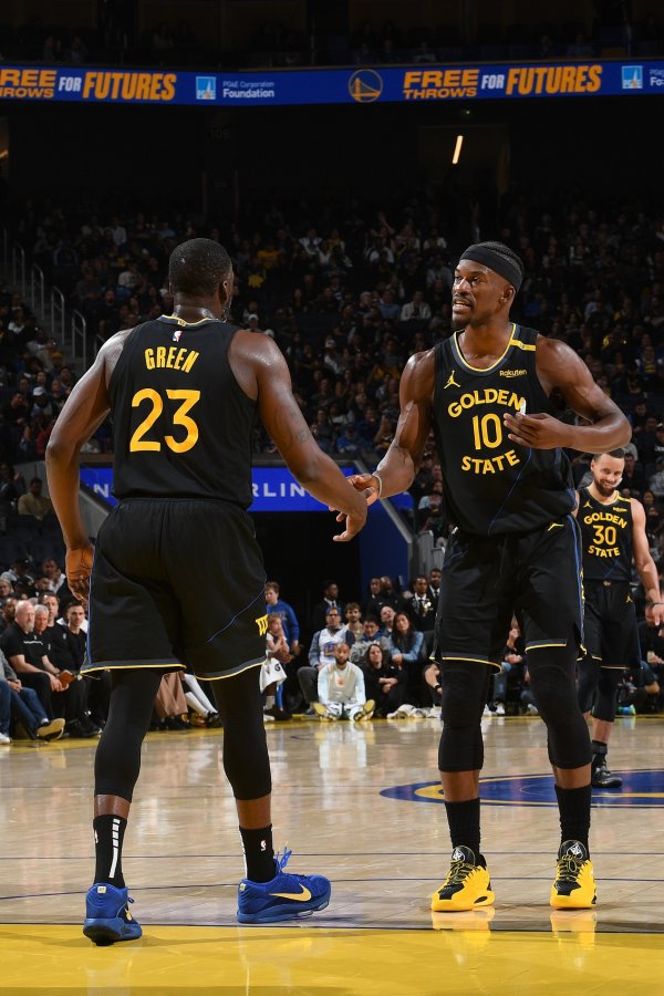 勇士呢?上支有4位35岁以上杆位的球队是2000年爵士 取得53胜29负 勇士呢?上支有4位35岁以上杆位的球队是2000年爵士 取得53胜29负