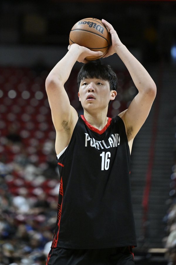 首节1助功 1错误 1违例 !队记:杨瀚森有点犹豫 还在摸索 首节1助功 1错误 1违例 !队记:杨瀚森有点犹豫 还在摸索