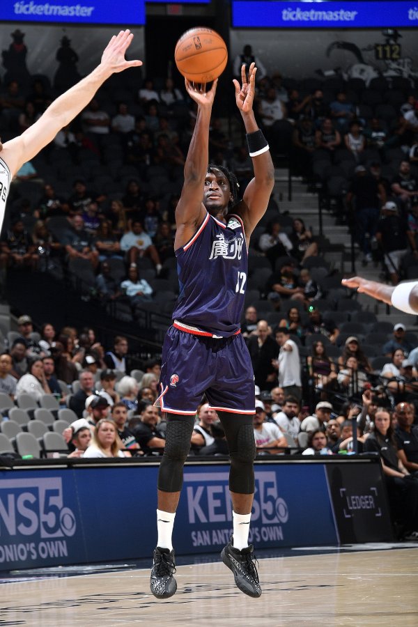 值得一份NBA合同！奥拉迪波得12中8得24分5板 两战合计44分