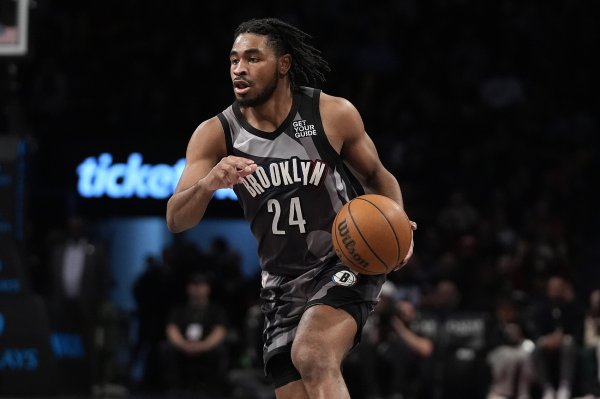 效率挺高！卡梅隆-托马斯12中7得到22分3板6助1断 三分4中2