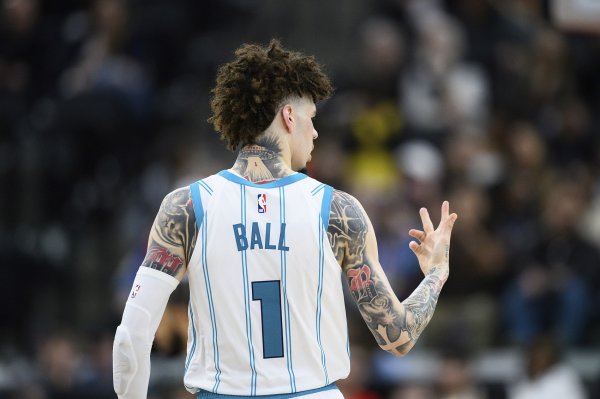 正负值+15！三球首节出战8分钟 三分3中2砍下6分3助功  1阻攻