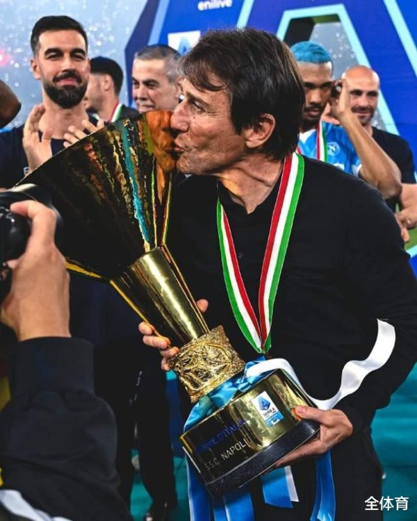 意甲-AC米兰VS比萨: 意甲首尾大战, 红黑巩固榜首良机 意甲-AC米兰VS比萨: 意甲首尾大战, 红黑巩固榜首良机