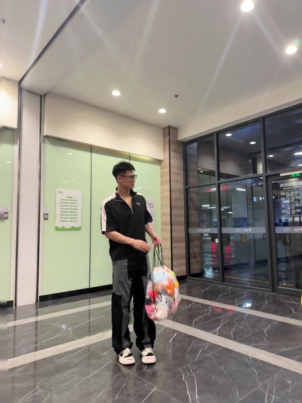 高手!王岚嵚社媒晒出两大袋娃娃:需要滴滴代抓嘛~ 高手!王岚嵚社媒晒出两大袋娃娃:需要滴滴代抓嘛~