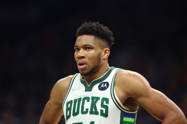 Stein：字母若被交易不会是在赛季中期 新赛季或将是最后的考察期