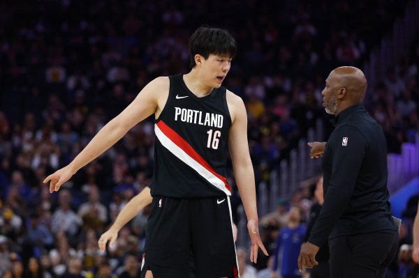 比卢普斯:我要求场上大家分担瀚森喊策略 的压力 这样对他更公正 比卢普斯:我要求场上大家分担瀚森喊策略 的压力 这样对他更公正