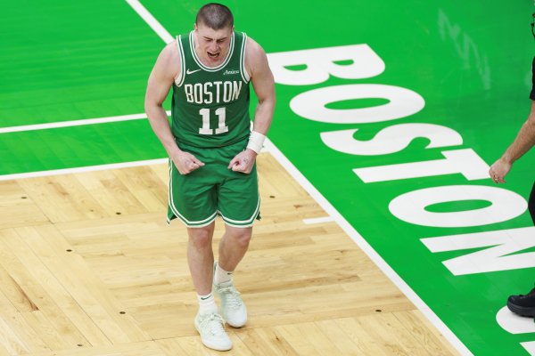 三分8中0！普理查德11中1 拿到10分3篮板球  10助功  的两双数据