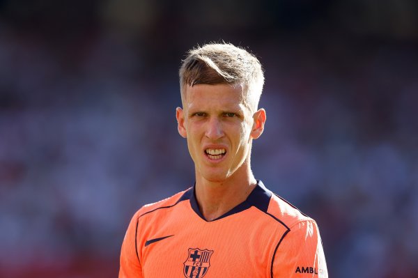 每体:奥尔莫伤势恢复良好,已在康复师指导下进行场内训练 每体:奥尔莫伤势恢复良好,已在康复师指导下进行场内训练