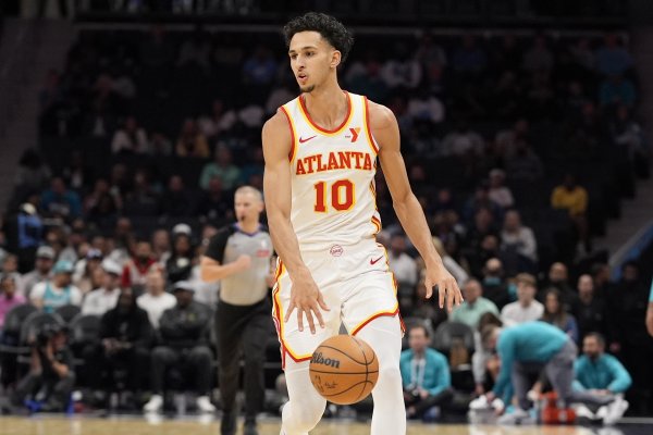 斯奈德:里萨谢在场上的判断进步很大 攻击 端的打法也变得多元化 斯奈德:里萨谢在场上的判断进步很大 攻击 端的打法也变得多元化