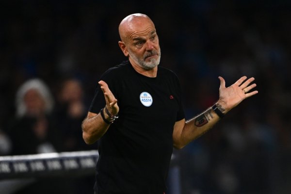 😅不换帅留着过年？不敌莱切，皮奥利率紫百合开季10场4平6负