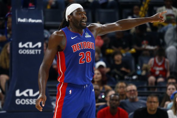 内线猛兽！斯图尔特后备  出战24分钟 得到20分10篮板球  2助功  4阻攻