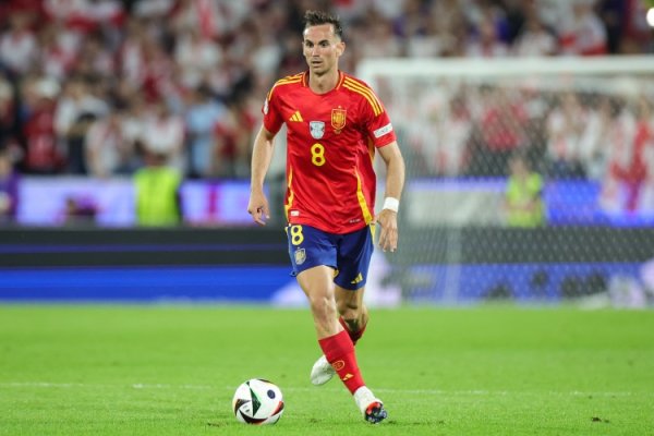 法比安生涯40场国家队比赛没输过，不败纪录在西班牙队史排第二